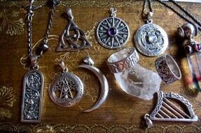 Talismanes y amuletos para la buena suerte y el bienestar en la familia. 